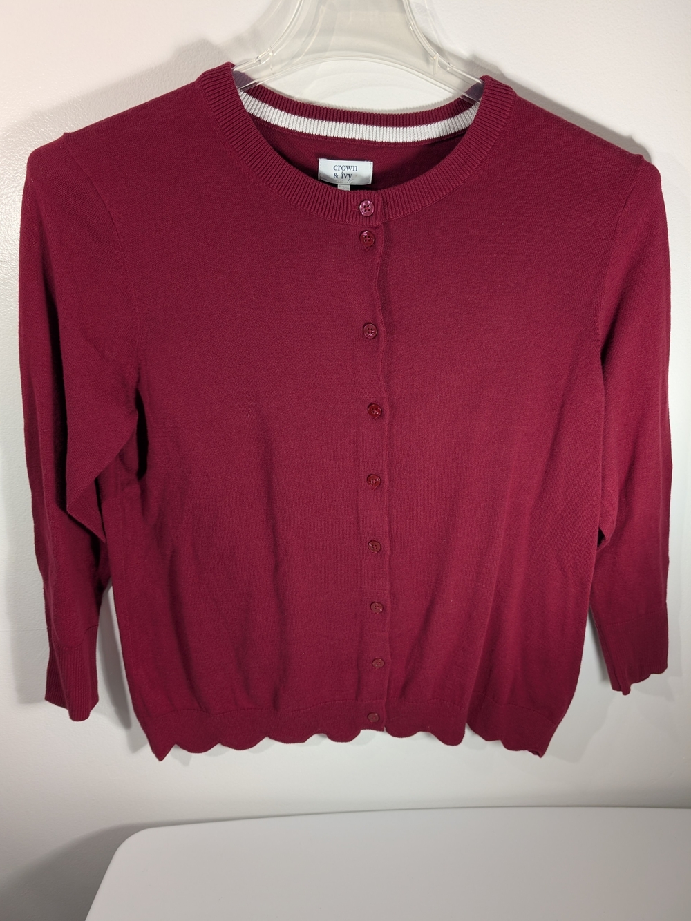 Crown & Ivy cranberry button-front crewneck cardigan Scalloped Bottom NWT